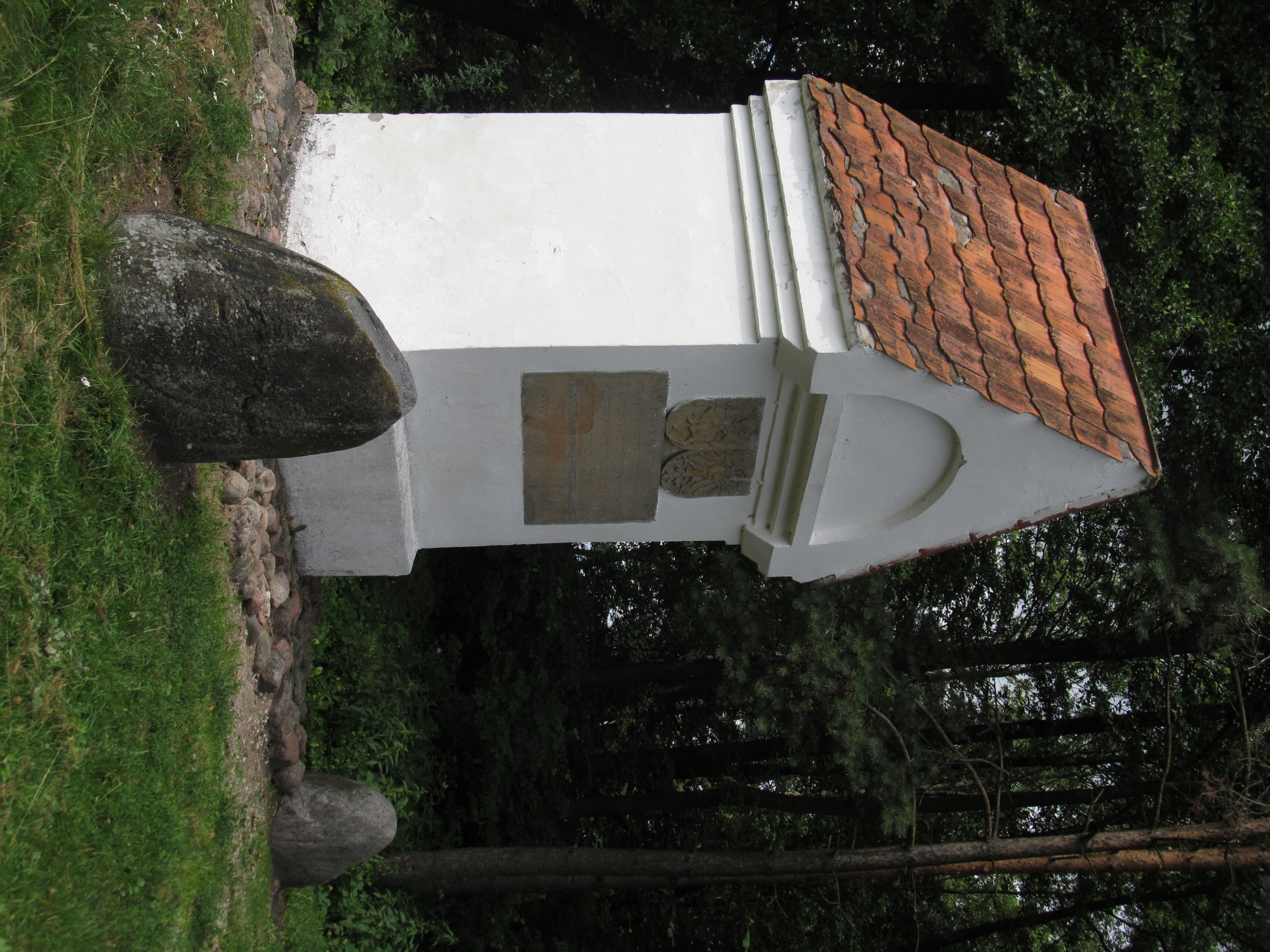 Zabytkowy słup graniczny w Boguszach